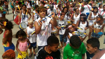 Desfile do Eureca em São Vicente, no dia 20. Crédito: Léo Duarte