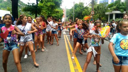 Desde 1992, bloco aproveita o carnaval para tratar de direitos da infância. Crédito: Léo Duarte