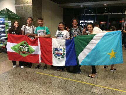 Chegada dos jovens no aeroporto de Fortaleza para o Primeiro Encontro dos Adolescentes Contra o Trabalho Infantil.