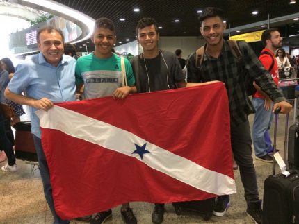 Chegada dos jovens no aeroporto de Fortaleza para o Primeiro Encontro dos Adolescentes Contra o Trabalho Infantil.