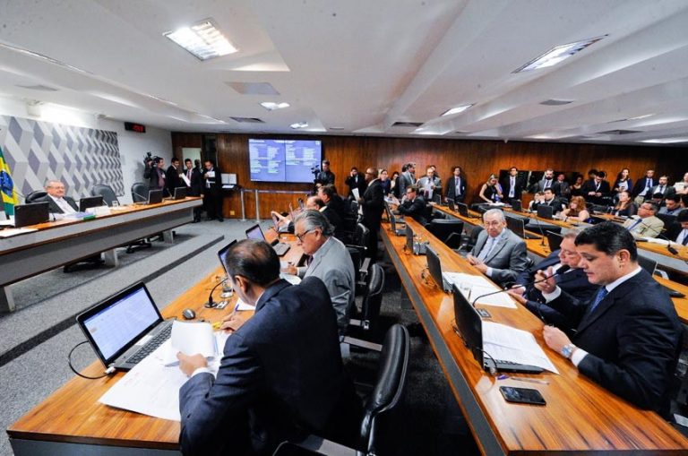 O que faz a Comissão de Constituição, Justiça e Cidadania (CCJ)?