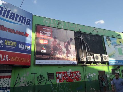 Campanha de sensibilização da Associação Conpoema pelas ruas de Francisco Morato (SP). Crédito: Divulgação